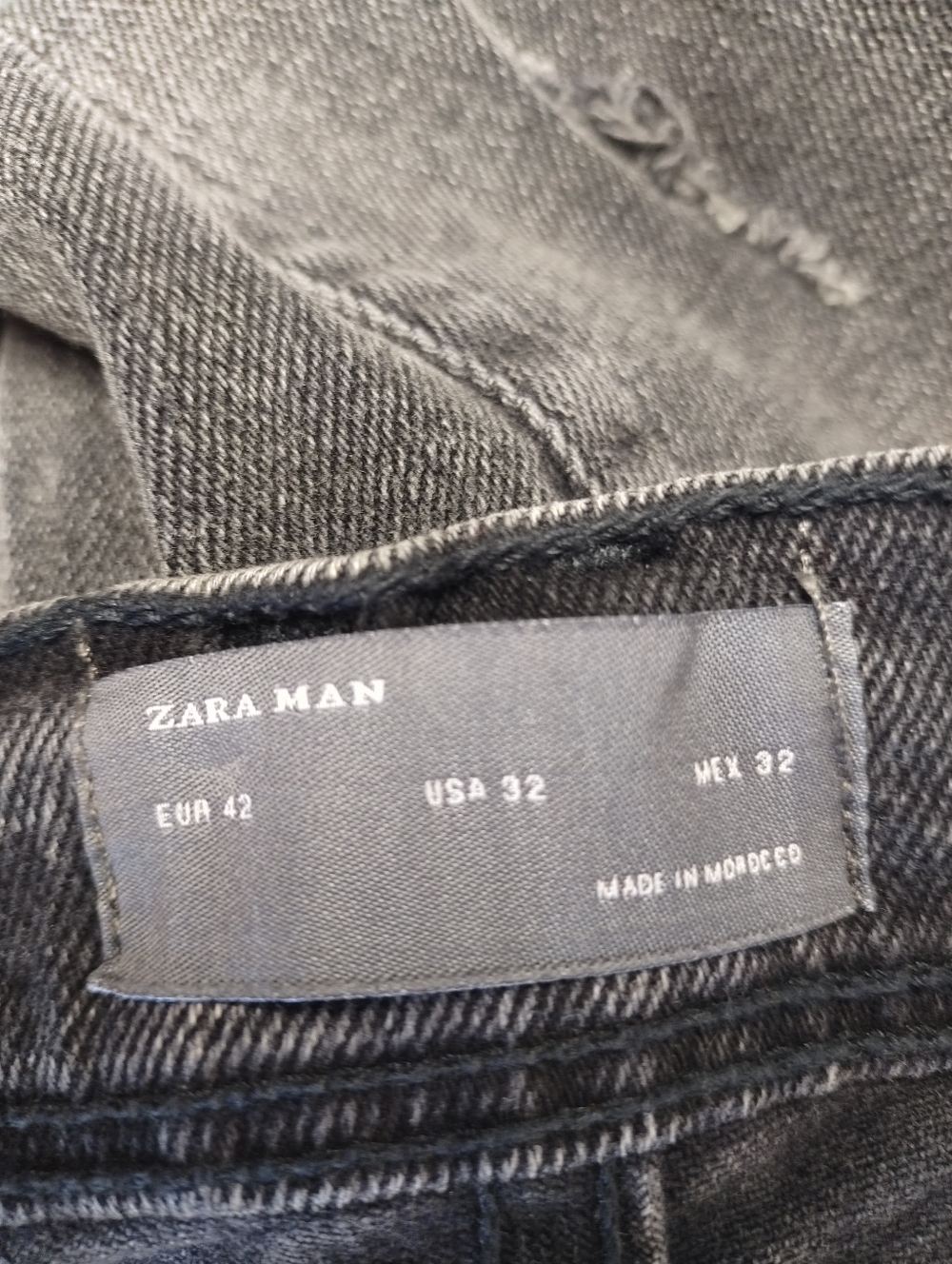 Zara Man Carrot Fit Black Ripped Jeans Men's 32 Distressed Removable Chain NWT - Picture 9 of 11